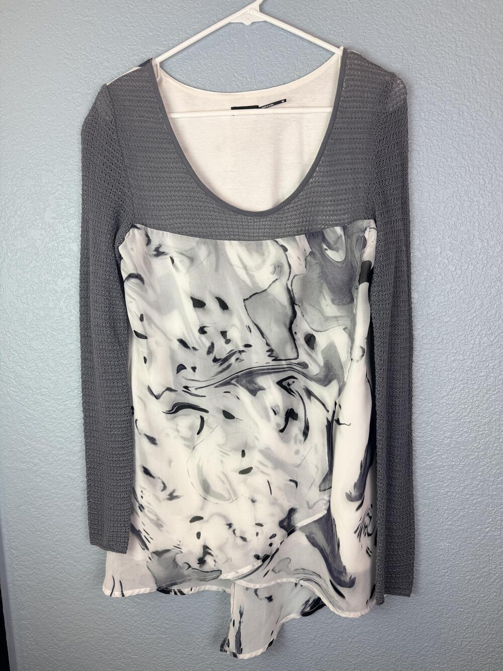 Stella Carakasi Tunic Top Womens XS Gray Marble Print Scoop Neck Long Sleeve